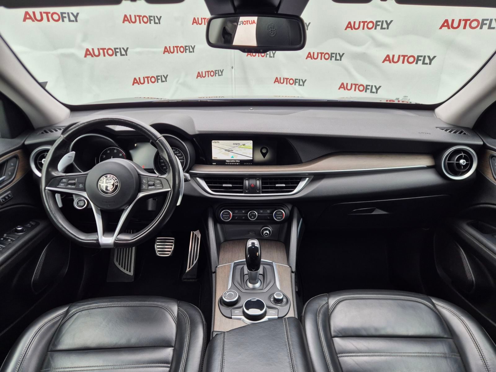 2017 Alfa Romeo Stelvio — fotografija 12