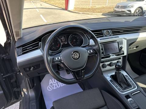 2017 Volkswagen Passat — sličica 26