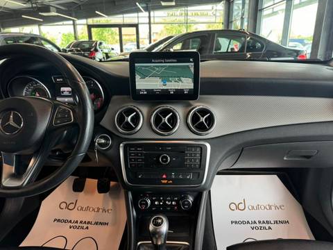 2017 Mercedes-Benz GLA — sličica 24