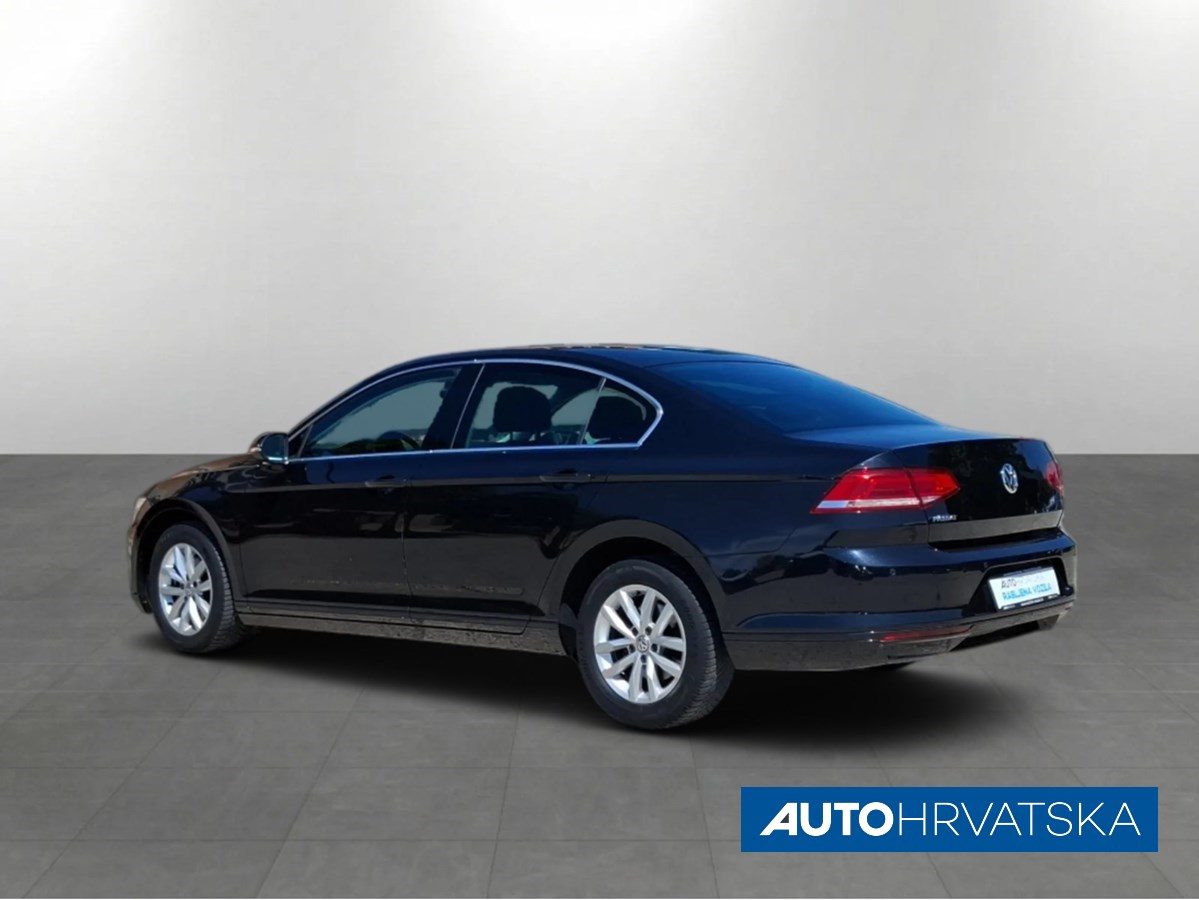2019 Volkswagen Passat — fotografija 8