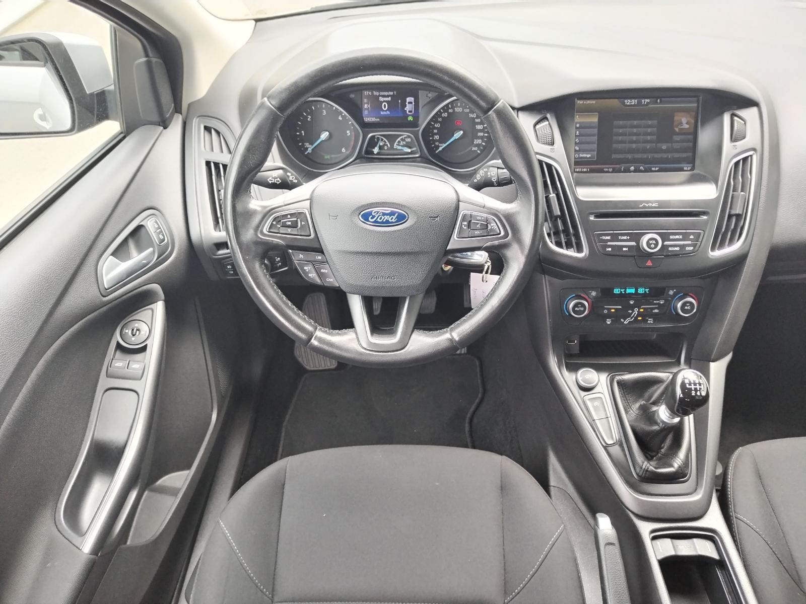 2015 Ford Focus karavan — fotografija 8