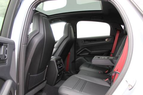 2026 Porsche Cayenne — sličica 11