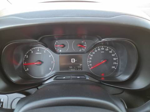 2021 Opel Combo — sličica 9