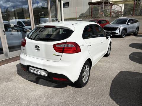 2014 Kia Rio — sličica 4
