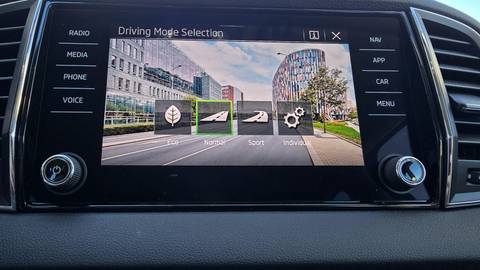2023 Škoda Karoq — sličica 21