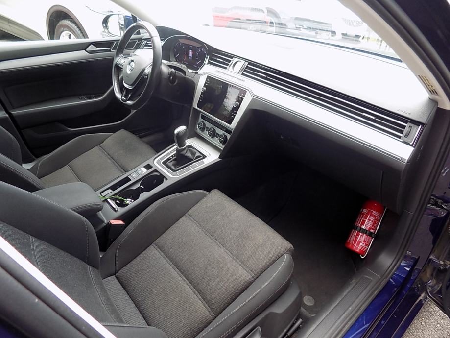 2019 Volkswagen Passat — fotografija 11