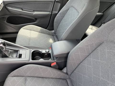 2024 Volkswagen Golf — sličica 18