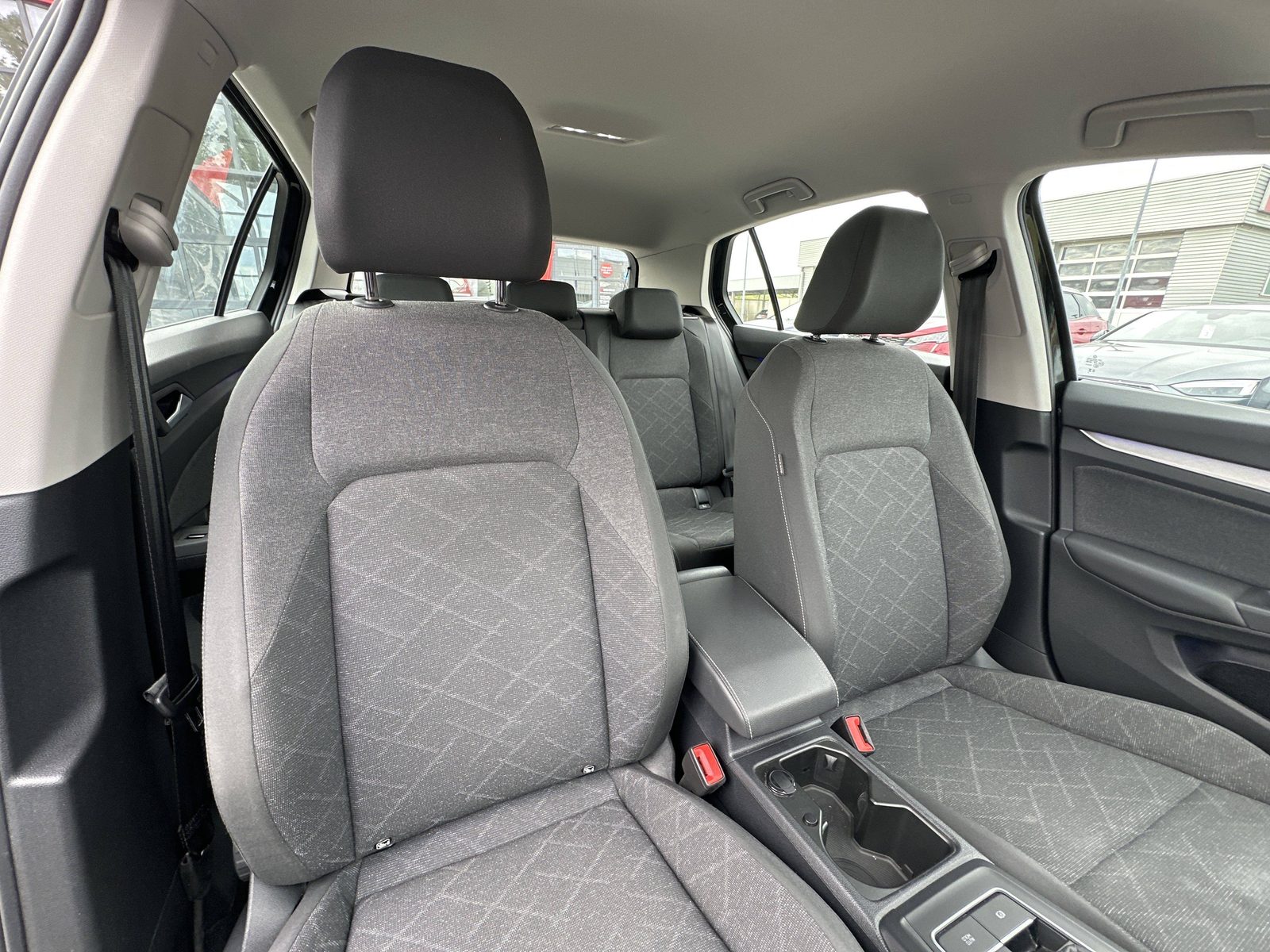 2024 Volkswagen Golf — fotografija 23