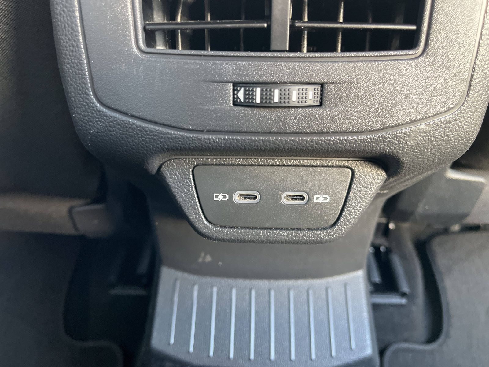 2023 Volkswagen T-Roc — fotografija 23