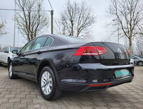 2020 Volkswagen Passat — sličica 3