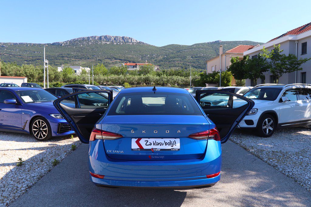 2021 Škoda Octavia — fotografija 16