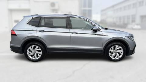 2023 Volkswagen Tiguan Allspace — sličica 8
