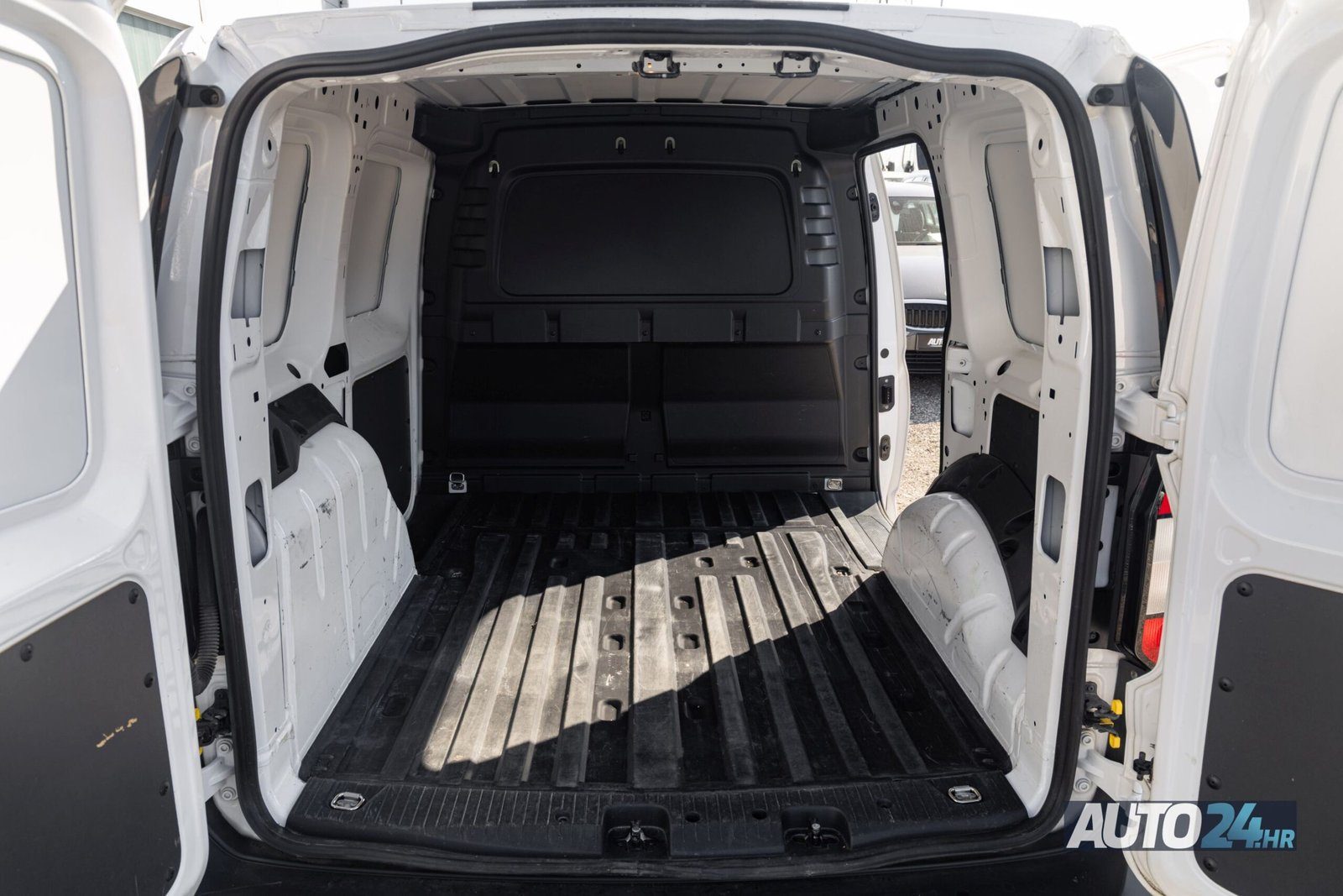 2022 Volkswagen Caddy — fotografija 10