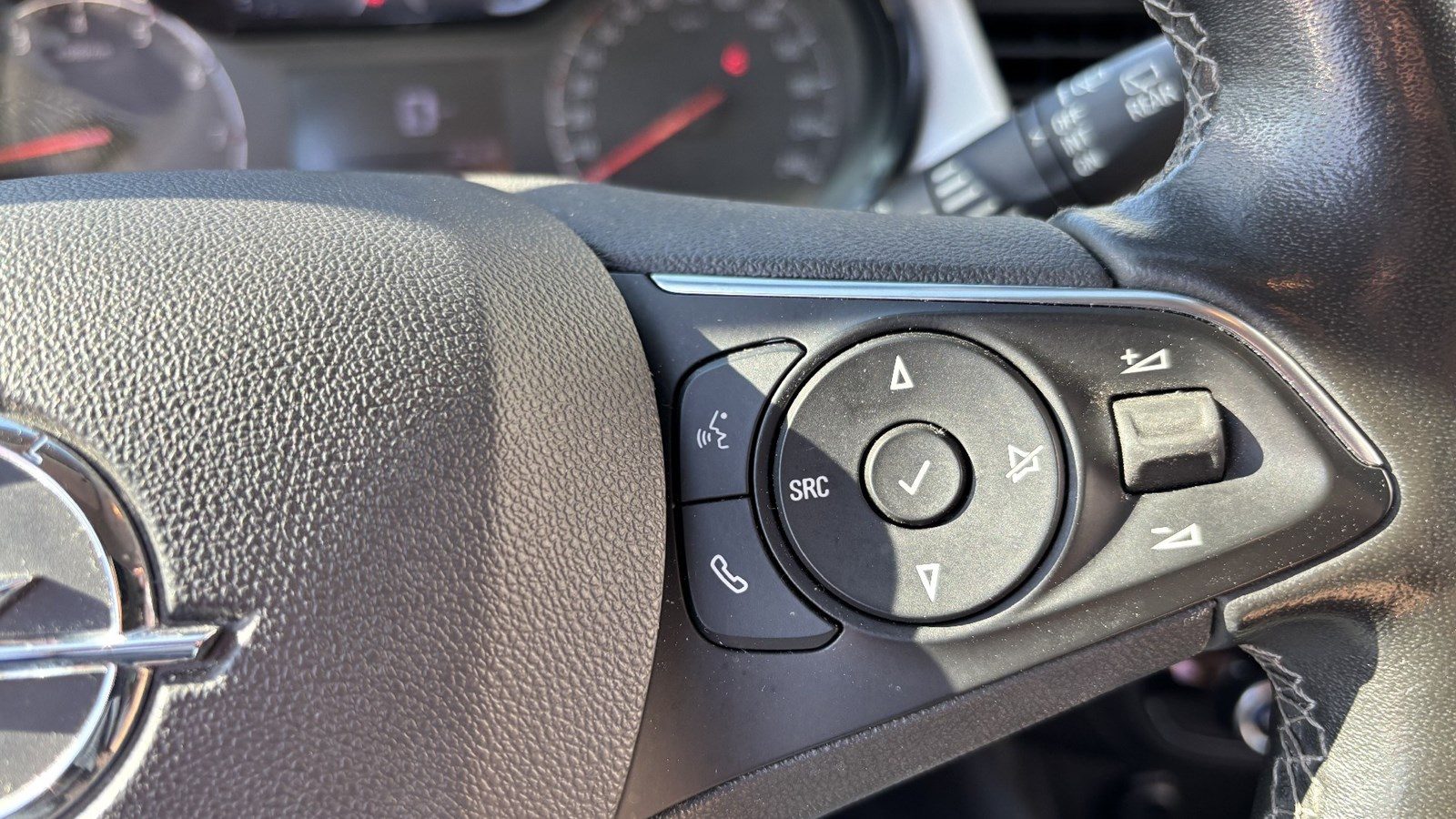 2022 Opel Crossland — fotografija 12