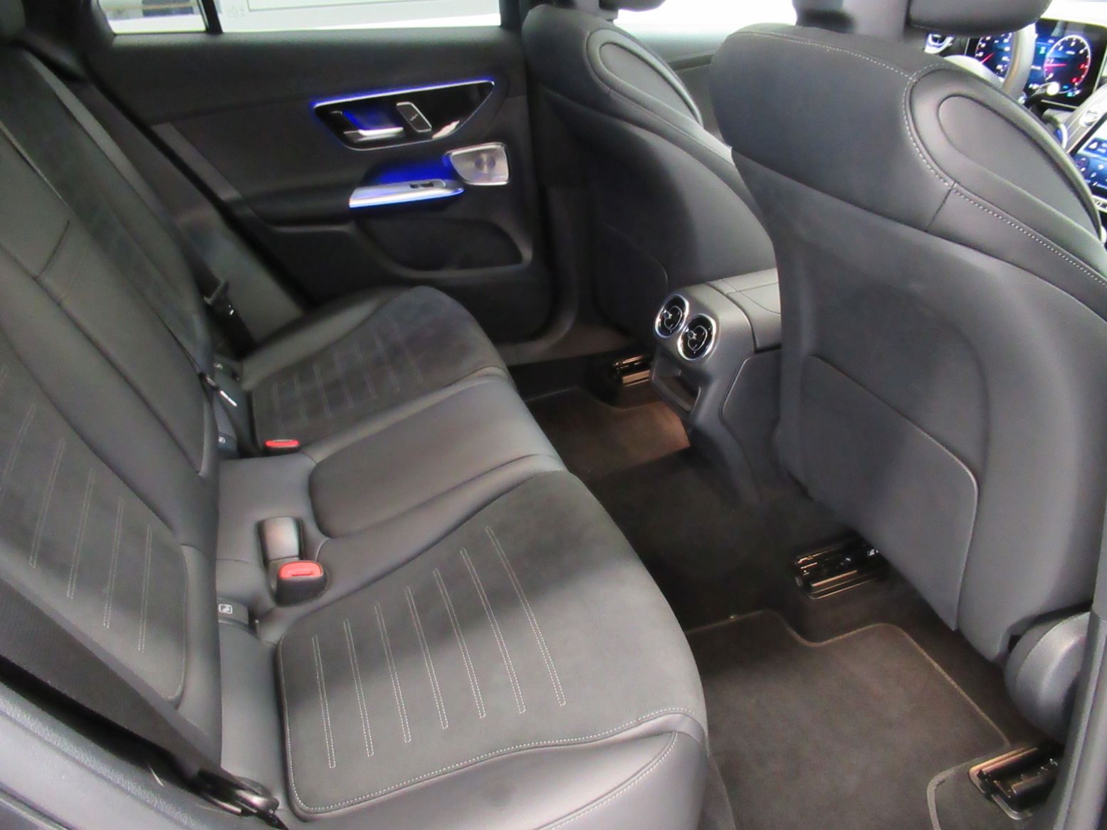 2025 Mercedes-Benz GLC AMG Line — fotografija 12
