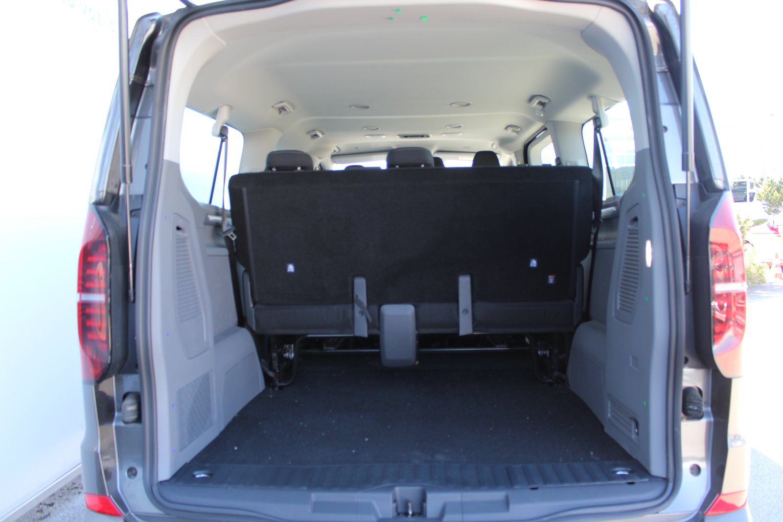 2026 Volkswagen Caravelle — fotografija 13
