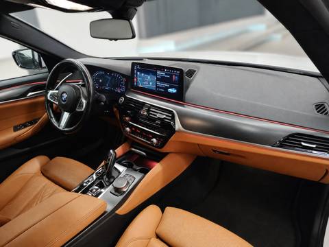 2021 BMW Serija 5 — sličica 23