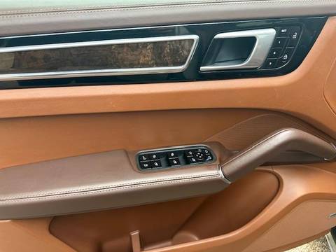 2021 Porsche Cayenne — sličica 13