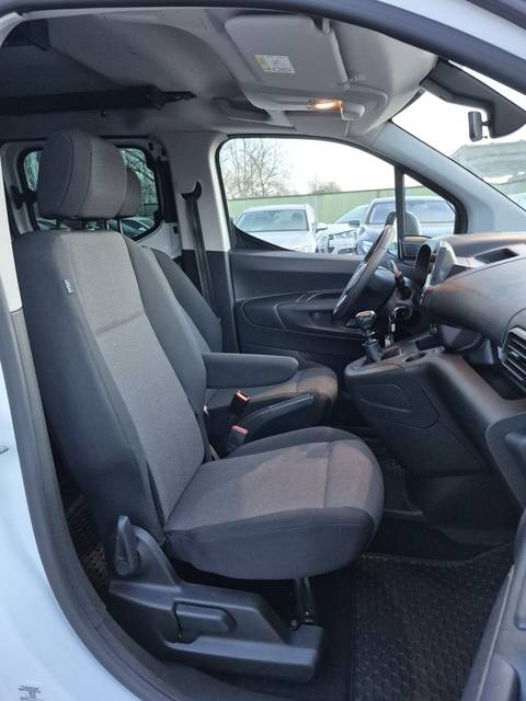 2022 Opel Combo — sličica 12