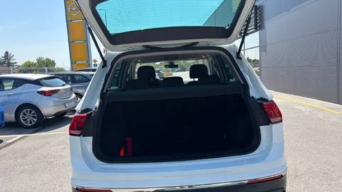 2021 Volkswagen Tiguan — sličica 12