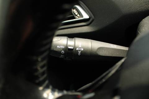 2017 Peugeot 308 — sličica 13