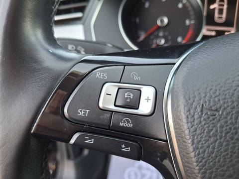 2018 Volkswagen Passat — sličica 24