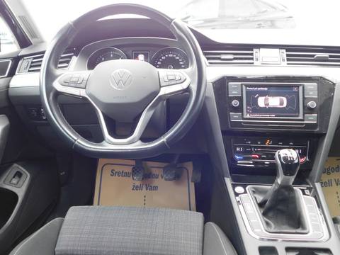 2021 Volkswagen Passat — sličica 10
