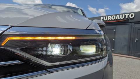 2023 Volkswagen Passat — sličica 2