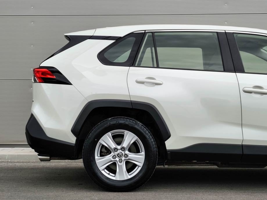 2021 Toyota RAV4 — fotografija 12