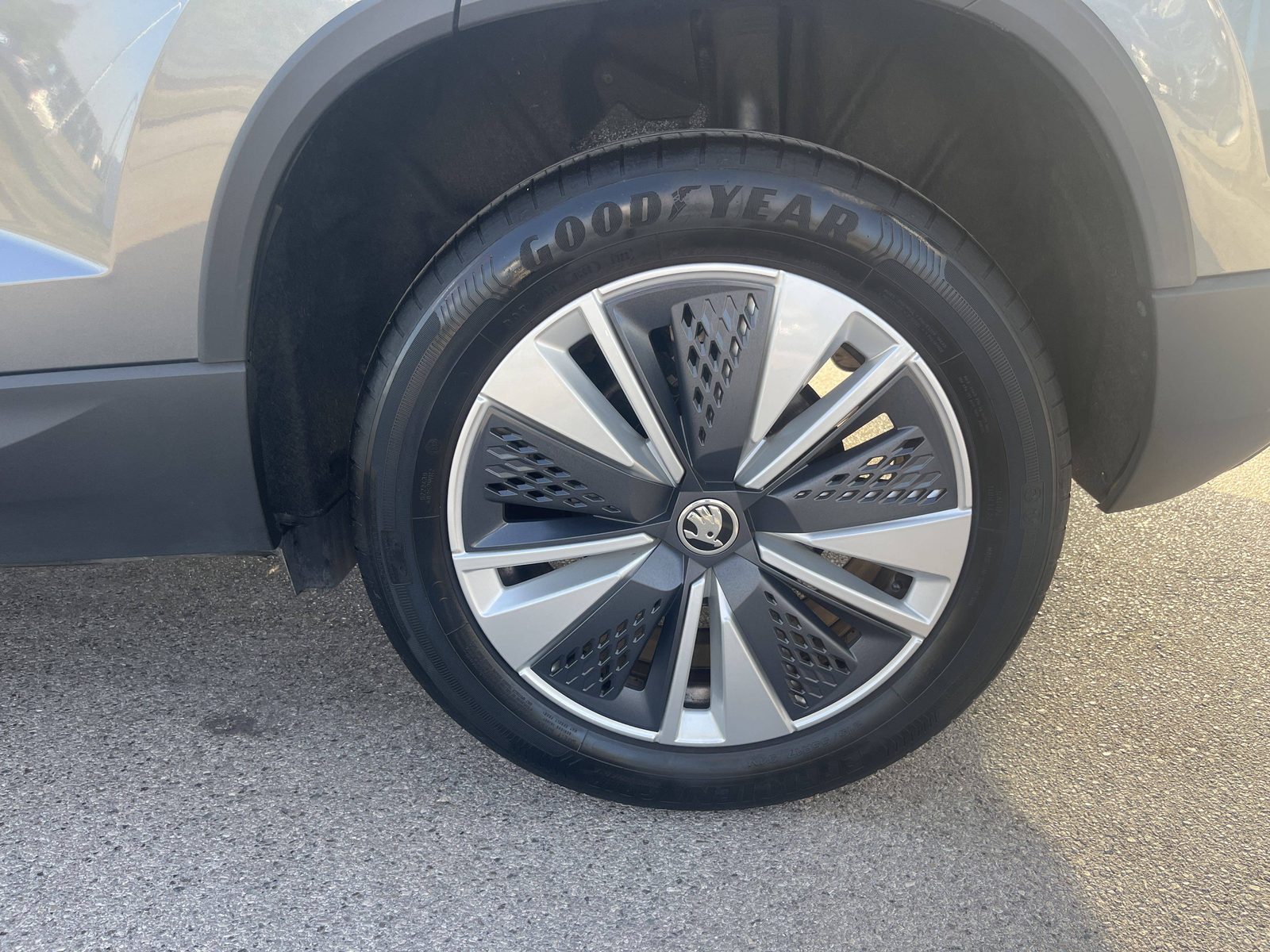 2023 Škoda Karoq — fotografija 16