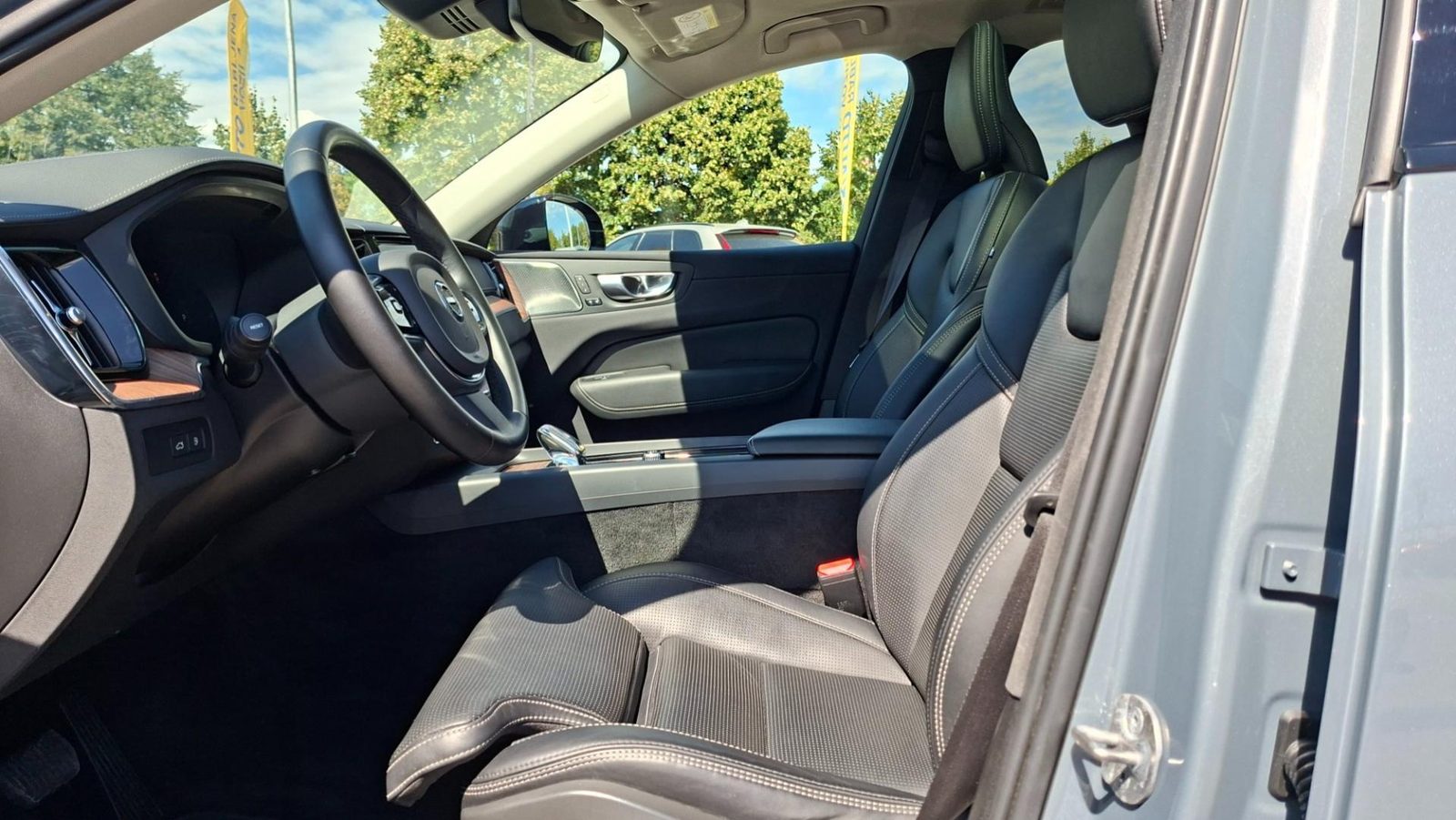 2023 Volvo XC60 — fotografija 3