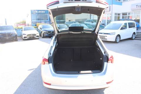 2022 Škoda Octavia — sličica 9