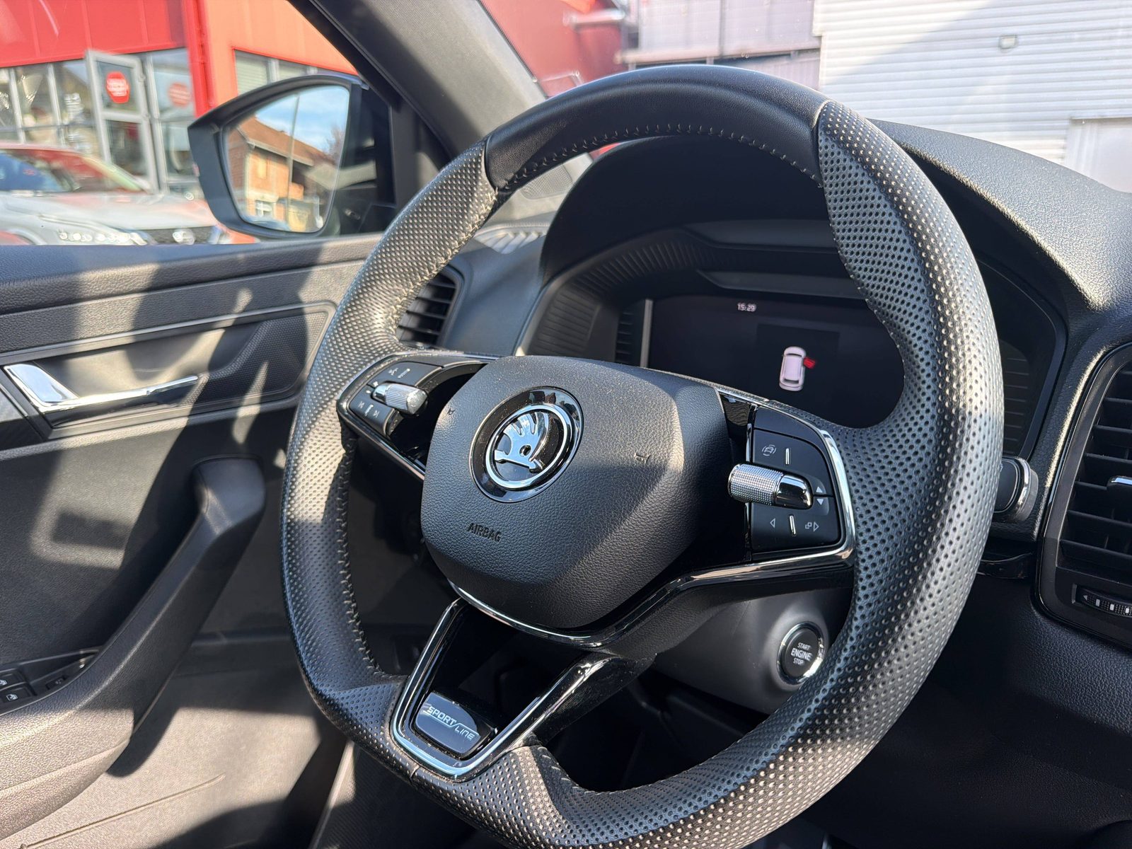 2023 Škoda Karoq — fotografija 23
