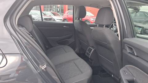 2023 Volkswagen Golf — sličica 10
