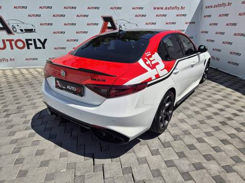 2017 Alfa Romeo Giulia — sličica 8