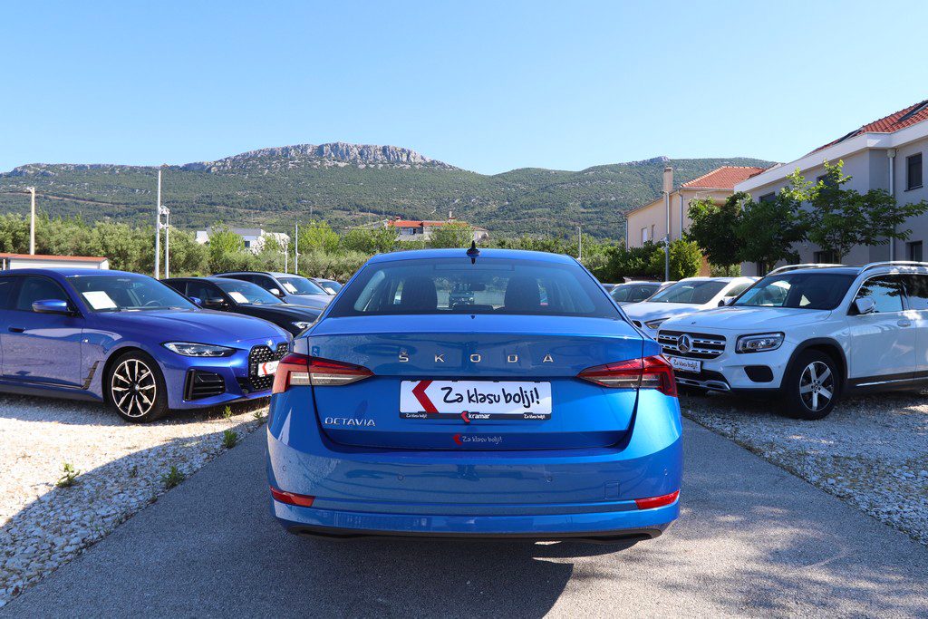 2021 Škoda Octavia — fotografija 20