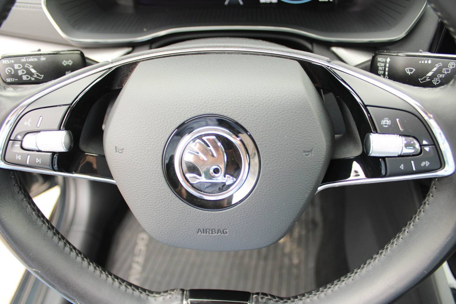 2021 Škoda Octavia Combi — fotografija 16