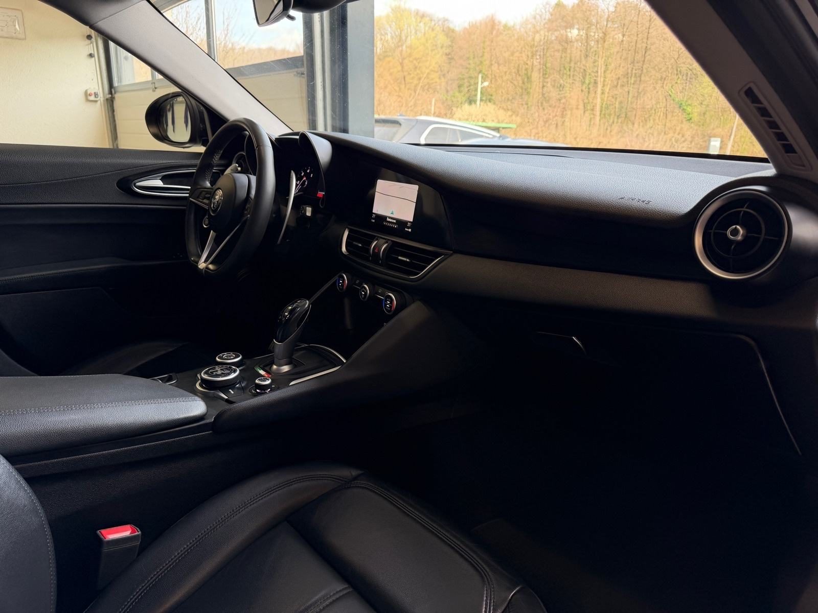 2016 Alfa Romeo Giulia — fotografija 5