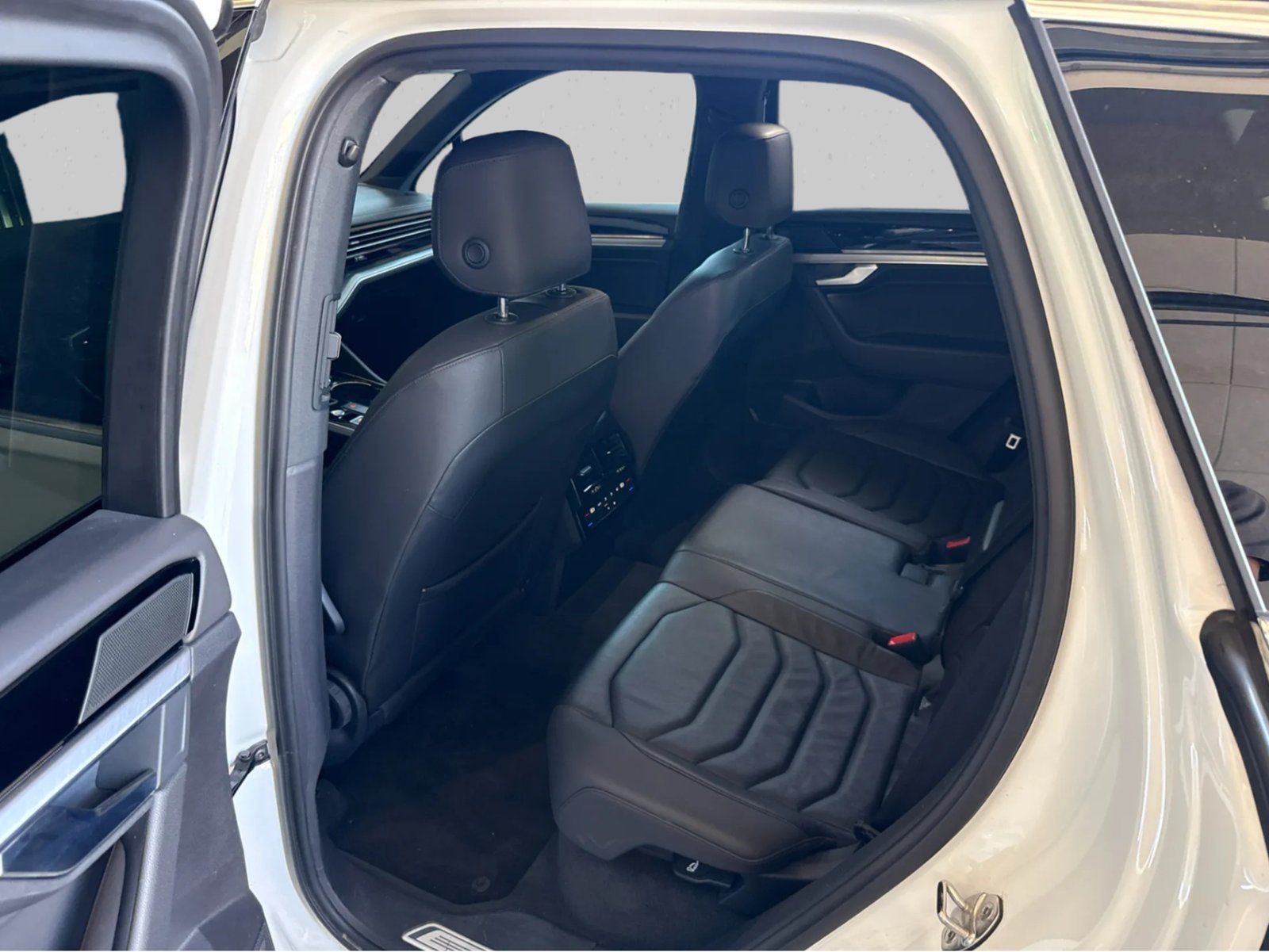 2021 Volkswagen Touareg — fotografija 12