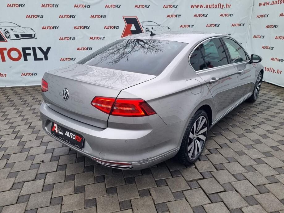 2015 Volkswagen Passat Highline — fotografija 8