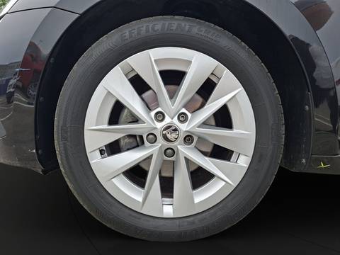 2022 Škoda Octavia — sličica 9