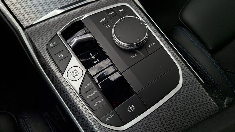 2023 BMW Serija 3 — fotografija 17