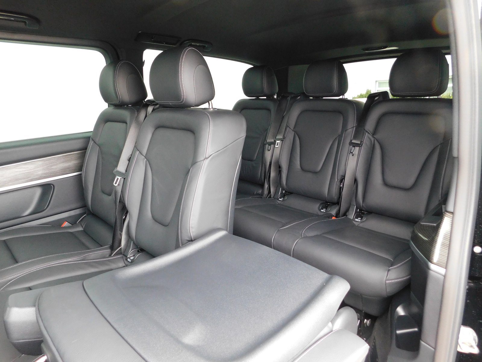 2023 Mercedes-Benz V-klasa — fotografija 12