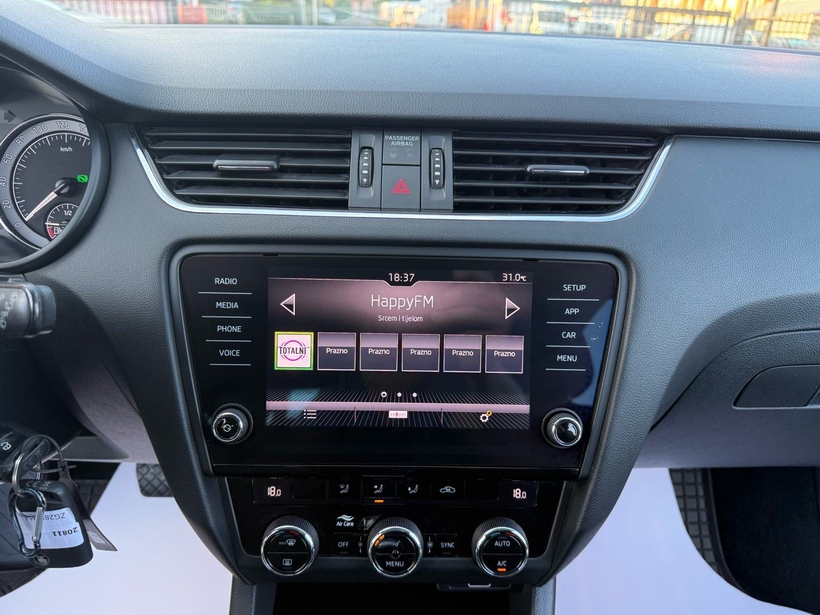 2019 Škoda Octavia — fotografija 15