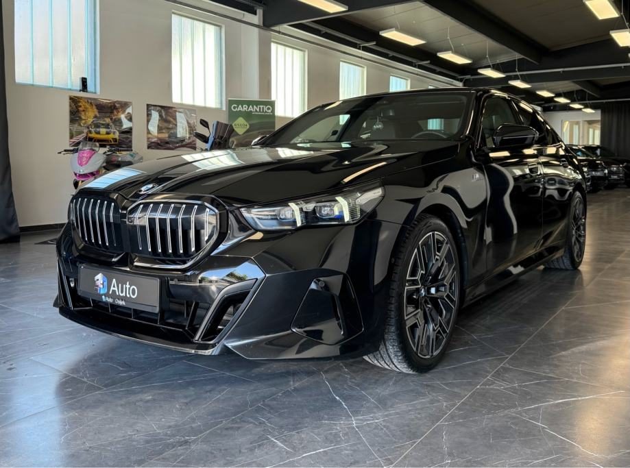 2025 BMW Serija 5 — fotografija 3