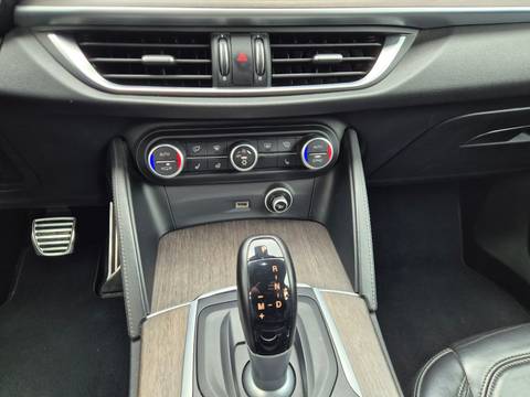 2017 Alfa Romeo Stelvio — sličica 20