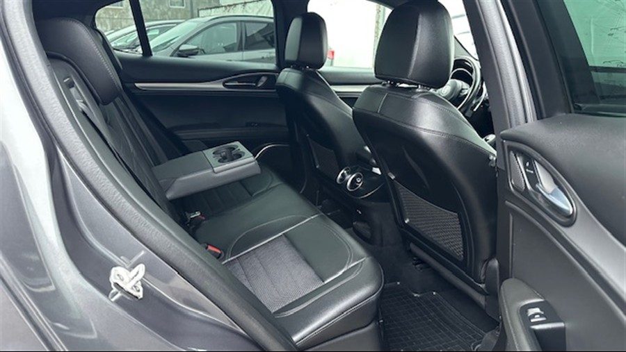 2022 Alfa Romeo Stelvio — fotografija 20