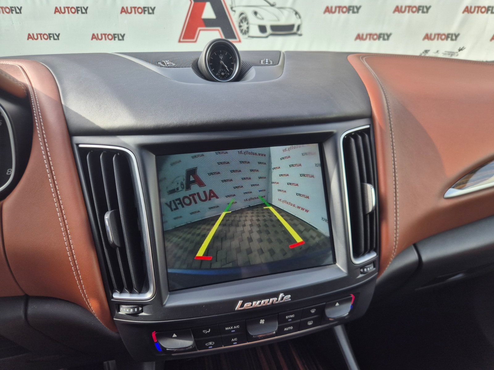 2016 Maserati Levante — fotografija 21