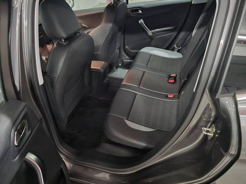 2017 Peugeot 2008 — sličica 9