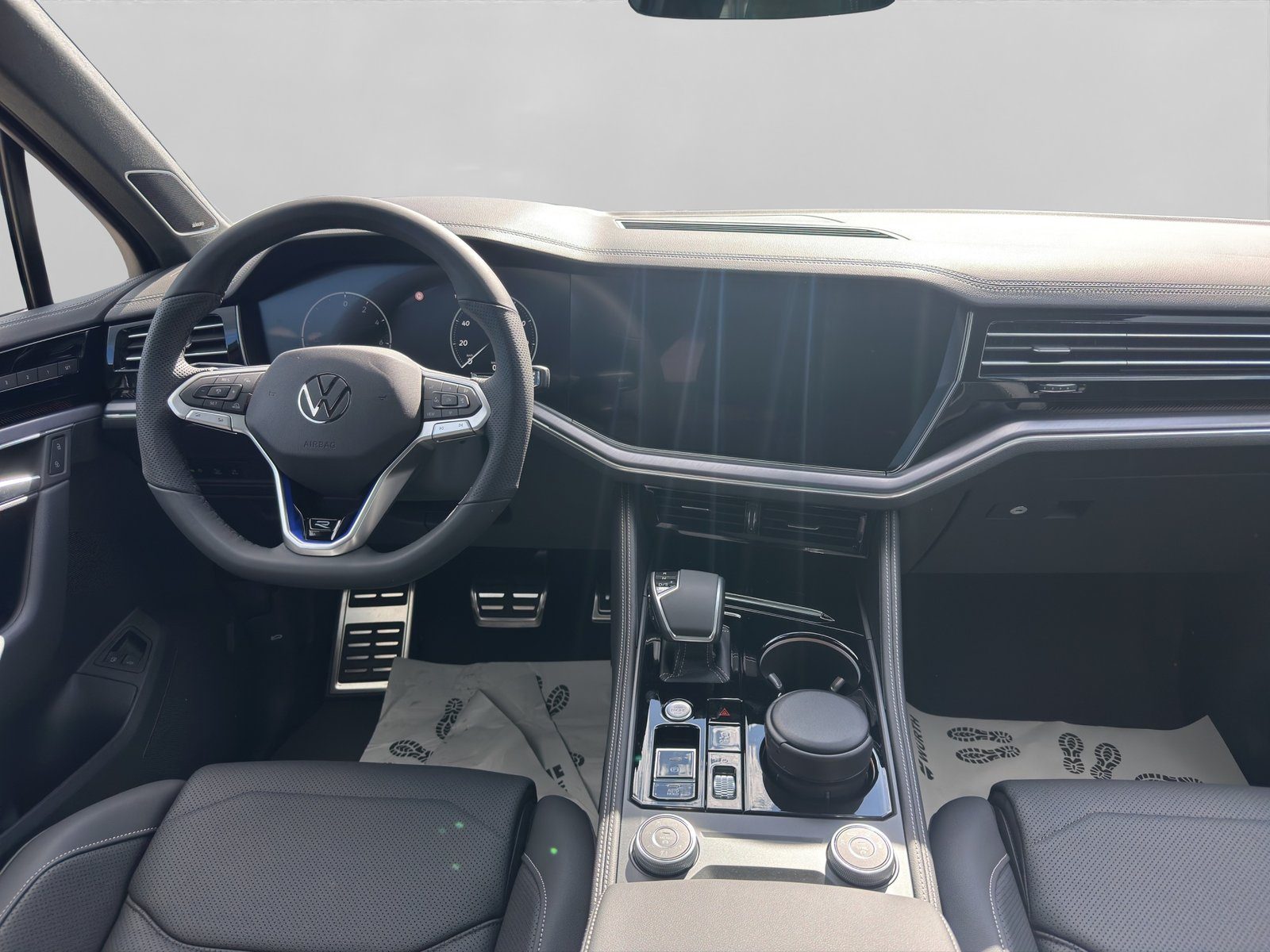 2025 Volkswagen Touareg — fotografija 11